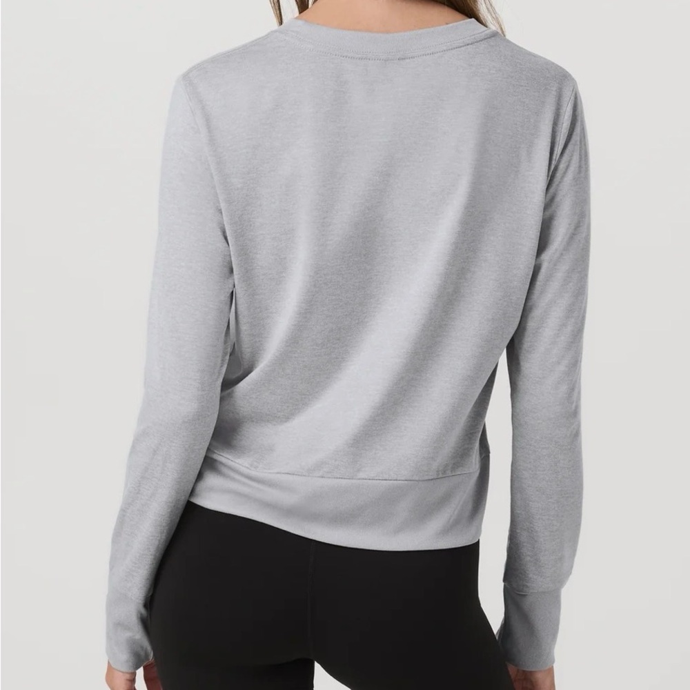 Vuori Daydream Crew Light Gray Women’s Long Sleeve Pullover Top - Picture 3 of 8